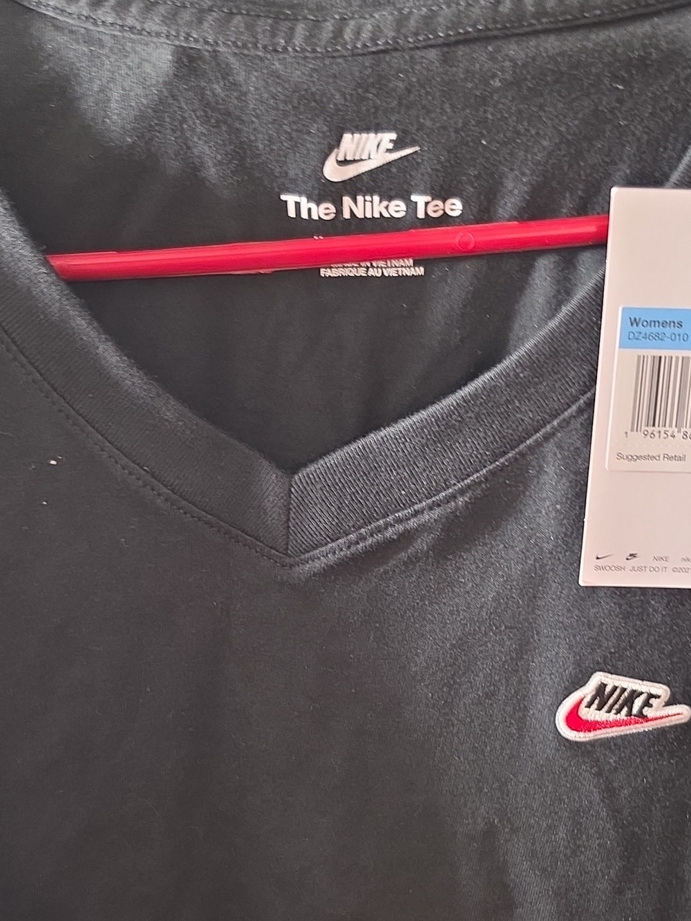Nike The Nike Tee Women’s V-Neck Short Sleeve Black T-Shirt M Logo DZ4682-010
